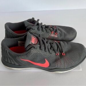 Size 8 Women’s Nike Training Flex Supreme TR5 Sneakers